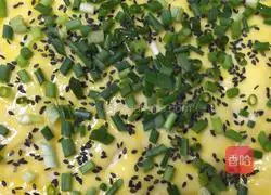 Illustration of how to make chive bread 5