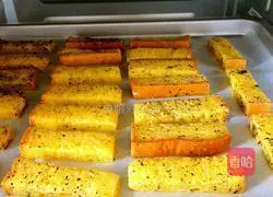 Illustration of how to make golden crispy toast sticks 6