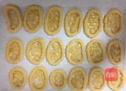 Illustration of how to make Roman shield biscuits 6