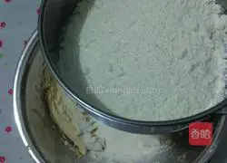 Illustration of how to make heart-shaped peanut butter cookies 6