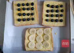 Illustration of how to make fried blueberry toast 5