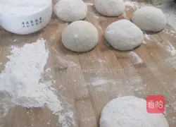 Illustration of how to make steamed mooncakes with bean paste filling 2