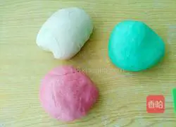 Illustration of how to make handmade three-color toast 17