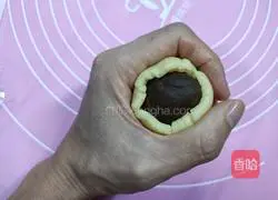 Illustration of how to make bean paste mooncakes 12