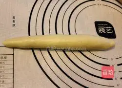 Illustration of how to make onion-flavored pork floss steak buns 10