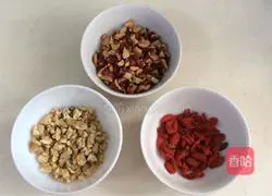 Illustration of how to make soft European buns with red dates and wolfberry 3