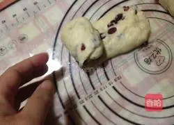 Man Illustration of how to make cranberry toast 4