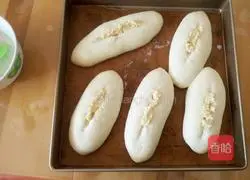 Illustration of how to make golden garlic borscht 11