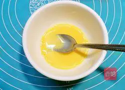 Milk Illustration of how to make yellow mooncakes 12