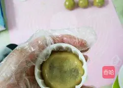 Red bean filling Illustration of how to make Cantonese mooncakes 8