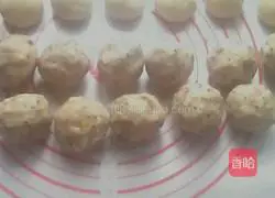 Illustration of how to make five-nut mooncakes 3