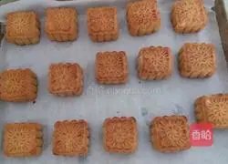 Cantonese-style mooncake recipe 7
