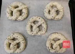Illustration of how to make black sesame bagels 5