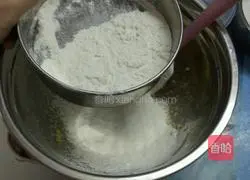 Illustration of how to make shredded coconut cookies 5