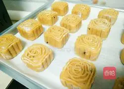 Illustration of making five-nut mooncake 13