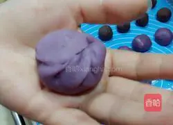 Illustration of how to make purple sweet potato and rose bean paste mooncakes 12