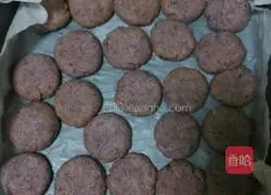 Illustration of how to make black sesame and purple sweet potato biscuits 5