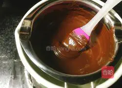 Illustration of how to make ice cream mooncakes 10