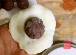 Illustration of how to make snow skin mooncakes 14 