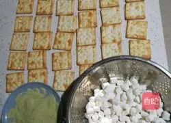 Illustration of how to make original beef biscuits 1