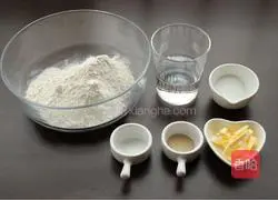 Illustration of how to make whole wheat country European buns 1