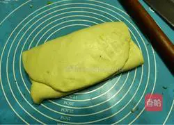 Illustration of how to make chive soda crackers 6