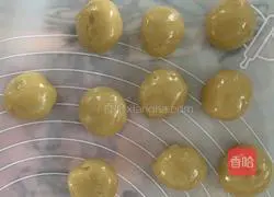 Lotus Paste and Egg Yolk Filled Mooncakes (Air Fryer Version) Recipe Illustration 3