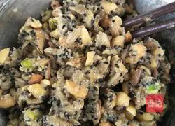 Illustration of how to make five-nut mooncake filling 9