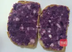 Illustration of how to make purple sweet potato and yam mashed toast 4