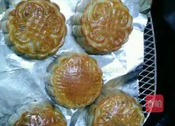 Illustration of how to make additive-free mooncakes 8