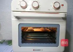 Illustration of how to make bean paste mooncakes 19