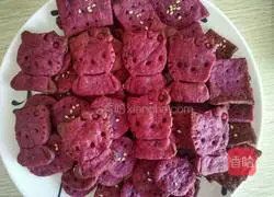 Illustration of how to make low-sugar purple sweet potato biscuits 8