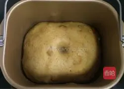 Illustration of how to make red date and wolfberry soft European buns 7