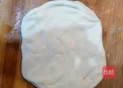 Illustration of how to make pork cakes (fresh meat mooncakes) 5