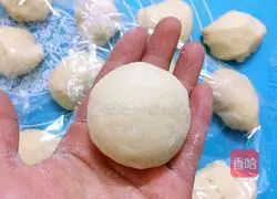 Illustration of how to make light butter bread 8