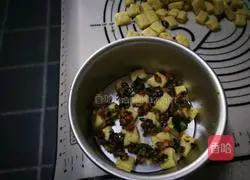 Illustration of how to make Tang Renshen Sausage Hand-Teared Bread 14