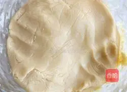 Illustration of how to make small red flower mini mooncakes 4