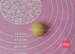 Illustration of how to make pumpkin stuffed mooncakes 4