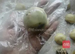 Cantonese five-nut mooncake recipe 13