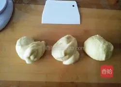 Illustration of how to make Polish egg yolk evaporated milk toast 10