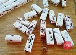 Cranberry Nougat Recipe Illustration 11