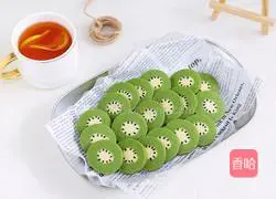 Illustration of how to make kiwi fruit shaped biscuits 15