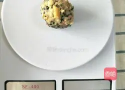 Illustration of how to make five-nut mooncake filling 10