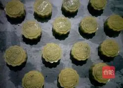 Illustration of how to make Cantonese date paste mooncakes 9
