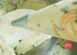 Illustration of how to make green onion biscuits 12