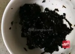 Illustration of how to make seaweed and meat floss cake 1