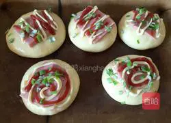 Illustration of how to make ham dinner buns 8