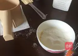 Illustration of how to make egg milk biscuits 3