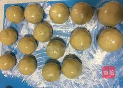 Illustration of how to make lotus paste and egg yolk mooncakes 10