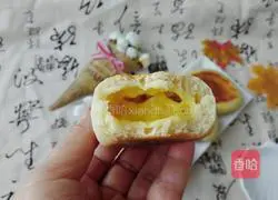 Illustration of half-moon soft bread making 22